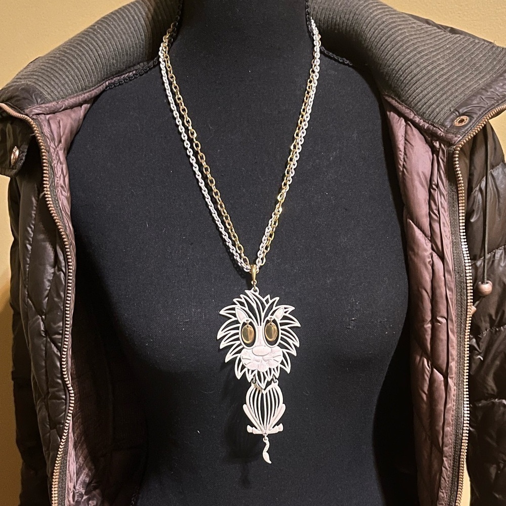 Vintage Alan 1970s White Enamel Articulated Lion Pendant Statement Necklace 24"